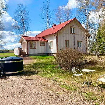Ullakko - Vuokramummola, Ihana Talo Maalla